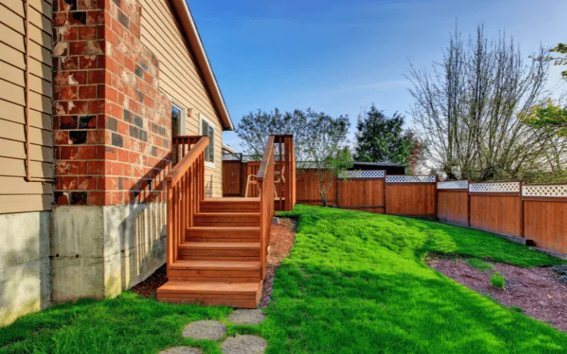 small-deck-and-stairs-off-side-of-house_result